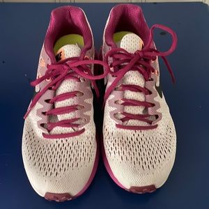 Nike Zoom Structure 20. Women’s size 9.5